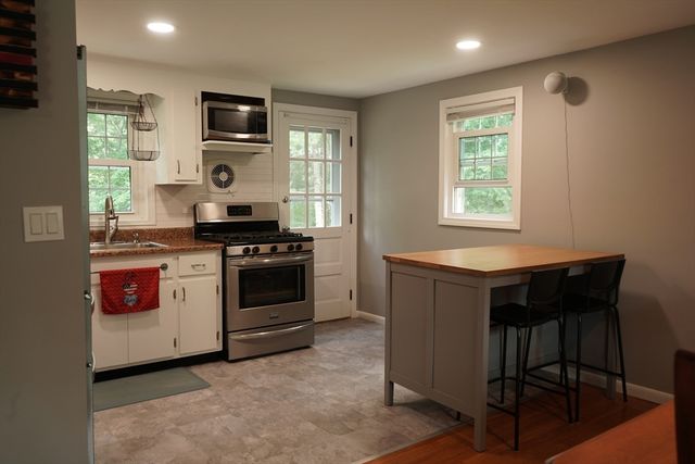 295 Oak St, Halifax, MA 02338