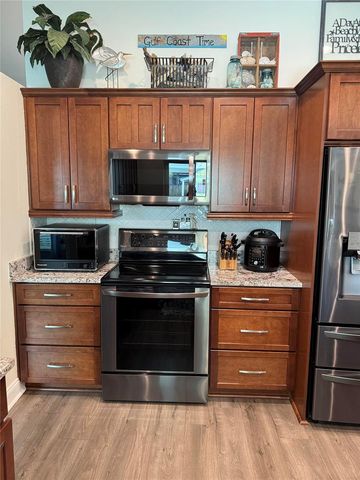 1407 QUEENSBURY AVENUE, Valrico, FL 33596