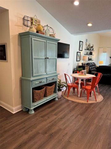 1407 QUEENSBURY AVENUE, Valrico, FL 33596