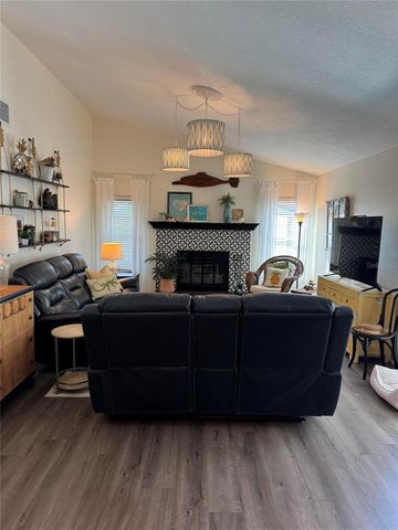 1407 QUEENSBURY AVENUE, Valrico, FL 33596