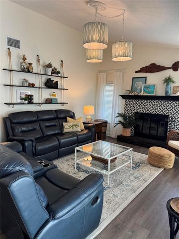 1407 QUEENSBURY AVENUE, Valrico, FL 33596