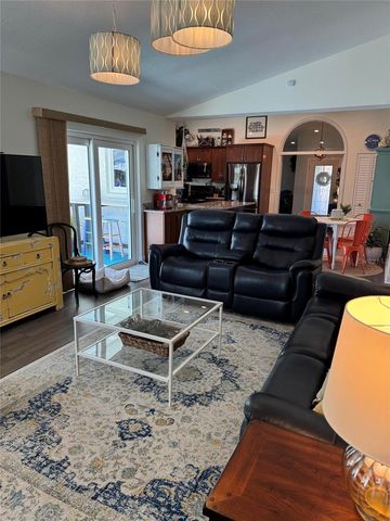 1407 QUEENSBURY AVENUE, Valrico, FL 33596