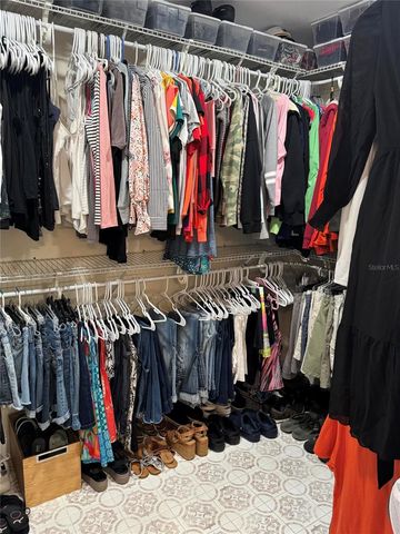 1407 QUEENSBURY AVENUE, Valrico, FL 33596