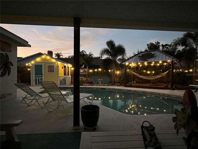 1407 QUEENSBURY AVENUE, Valrico, FL 33596