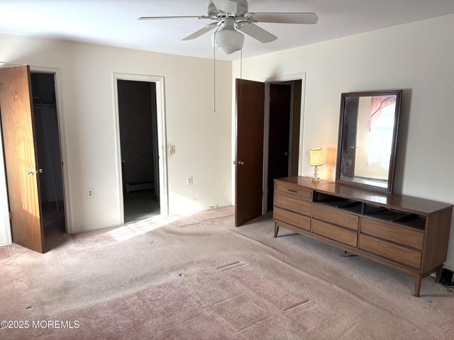 11 Tampa Lane, Toms River, NJ 08757