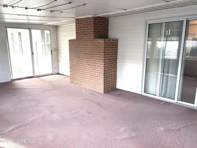 11 Tampa Lane, Toms River, NJ 08757