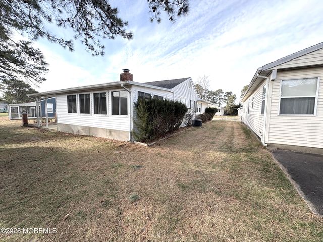 11 Tampa Lane, Toms River, NJ 08757