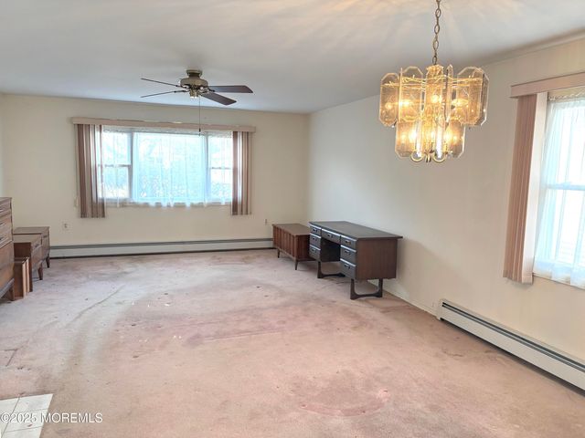 11 Tampa Lane, Toms River, NJ 08757