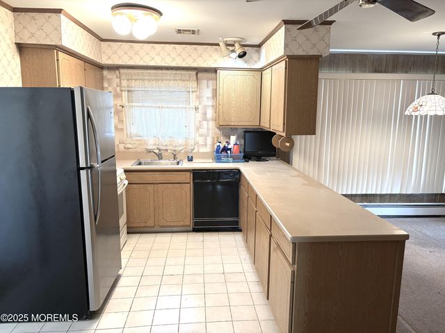 11 Tampa Lane, Toms River, NJ 08757