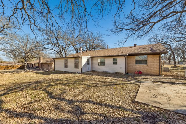 209 N Jarvis Lane, Azle, TX 76020