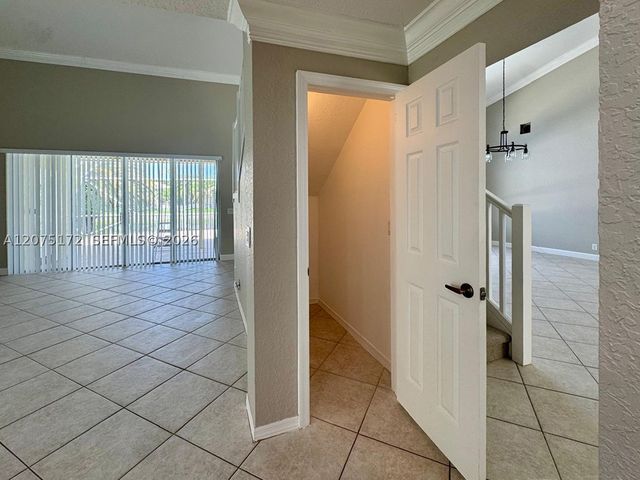 5116 NW 57th Ter, Coral Springs, FL 33067