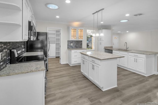 6850 Agua Calientes, San Antonio, TX 78239