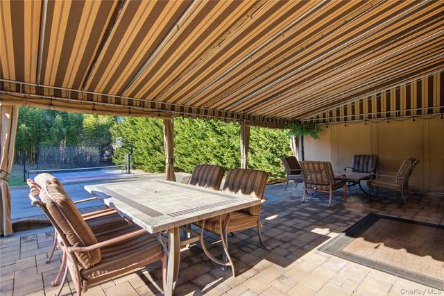 69 Old Depot Road, Quogue, NY 11959