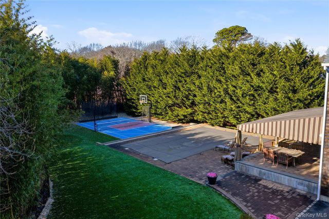 69 Old Depot Road, Quogue, NY 11959