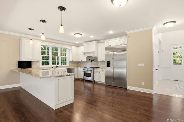 69 Old Depot Road, Quogue, NY 11959