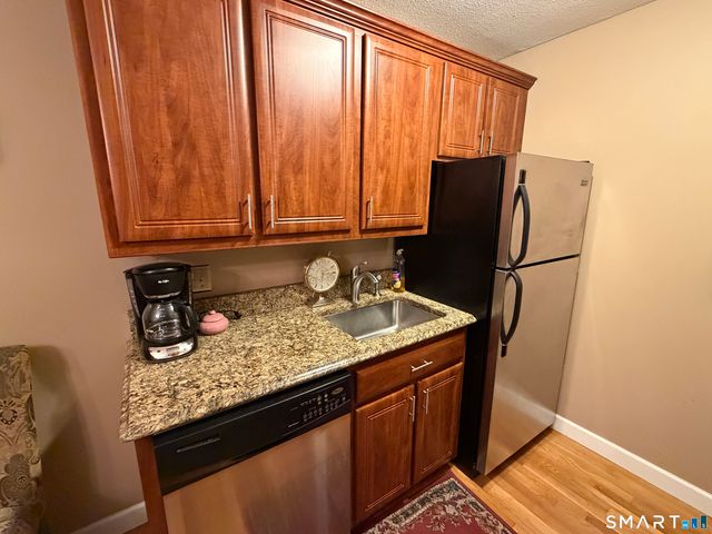 1465 Willard Avenue A, Newington, CT 06111