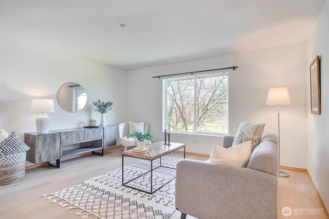 1957 23rd Place NE #203, Issaquah, WA 98029
