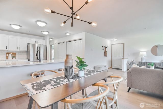 1957 23rd Place NE #203, Issaquah, WA 98029