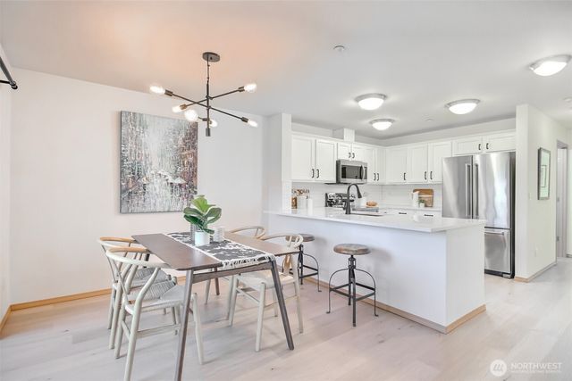 1957 23rd Place NE #203, Issaquah, WA 98029