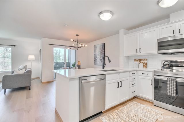 1957 23rd Place NE #203, Issaquah, WA 98029