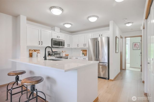1957 23rd Place NE #203, Issaquah, WA 98029