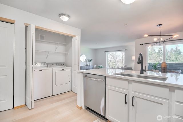 1957 23rd Place NE #203, Issaquah, WA 98029