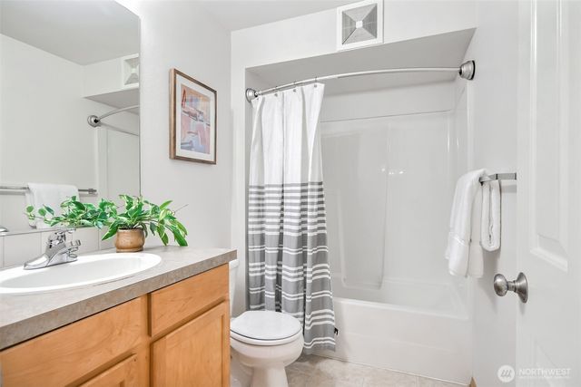 1957 23rd Place NE #203, Issaquah, WA 98029
