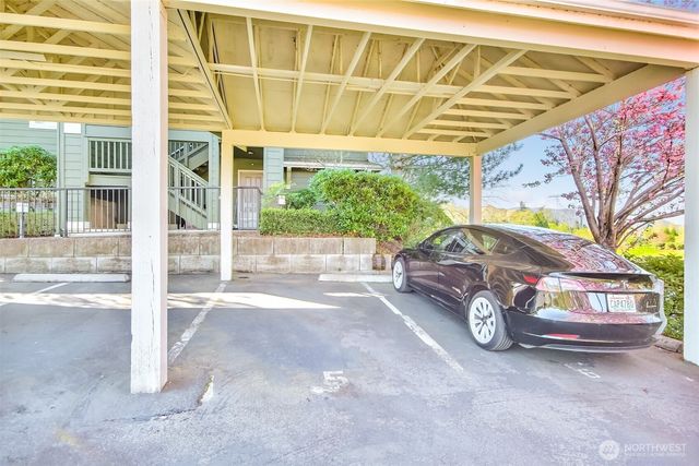 1957 23rd Place NE #203, Issaquah, WA 98029