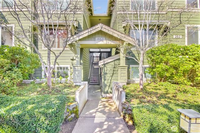 1957 23rd Place NE #203, Issaquah, WA 98029