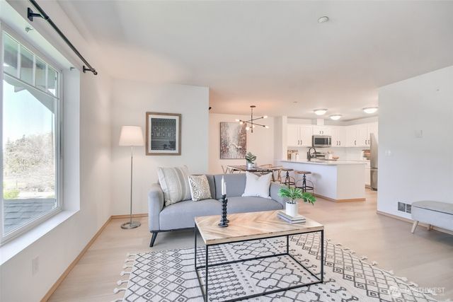 1957 23rd Place NE #203, Issaquah, WA 98029