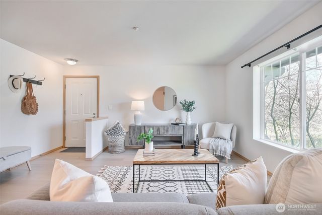 1957 23rd Place NE #203, Issaquah, WA 98029