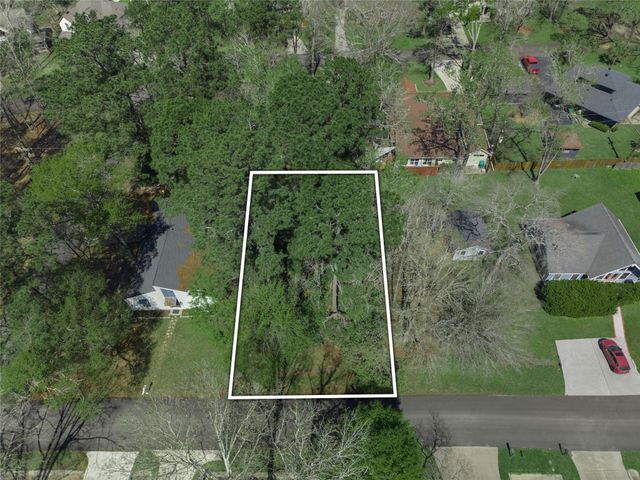 168 Mid Pines Drive, Conroe, TX 77304