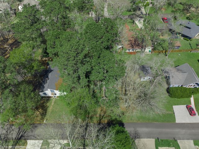 168 Mid Pines Drive, Conroe, TX 77304