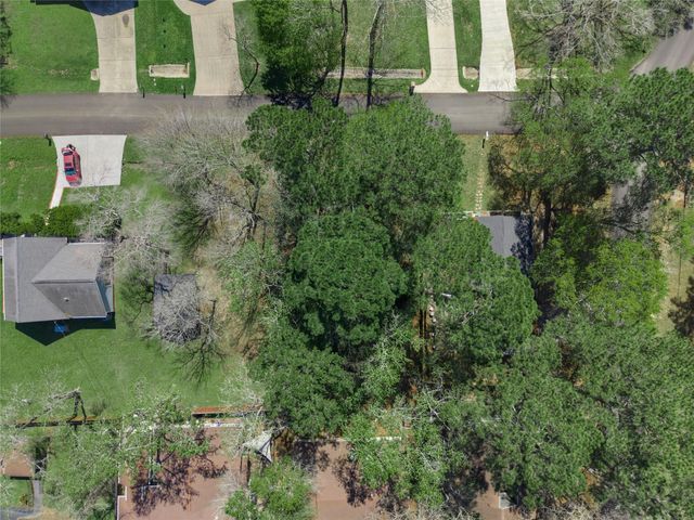 168 Mid Pines Drive, Conroe, TX 77304