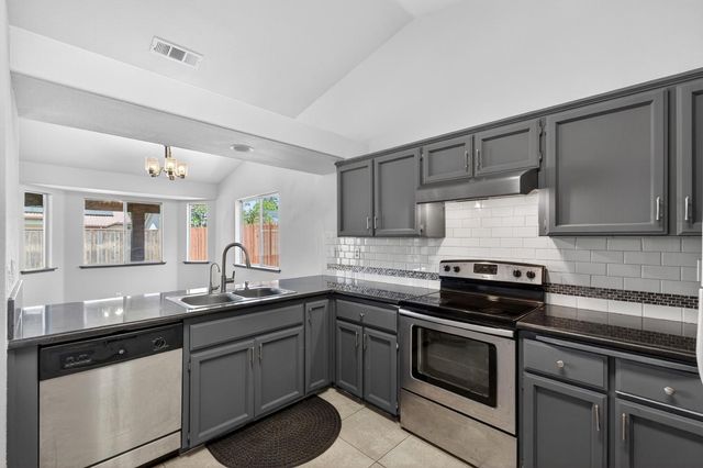 5427 N State Street, Fresno, CA 93722