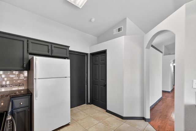 5427 N State Street, Fresno, CA 93722