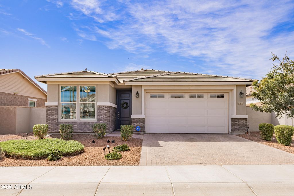 Image 1 of property listing at 19633 W MONTECITO Avenue, Litchfield Park, AZ 85340