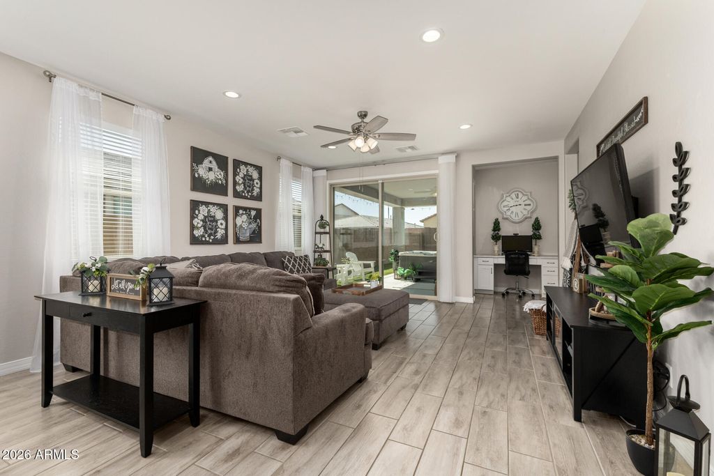 Image 10 of property listing at 19633 W MONTECITO Avenue, Litchfield Park, AZ 85340