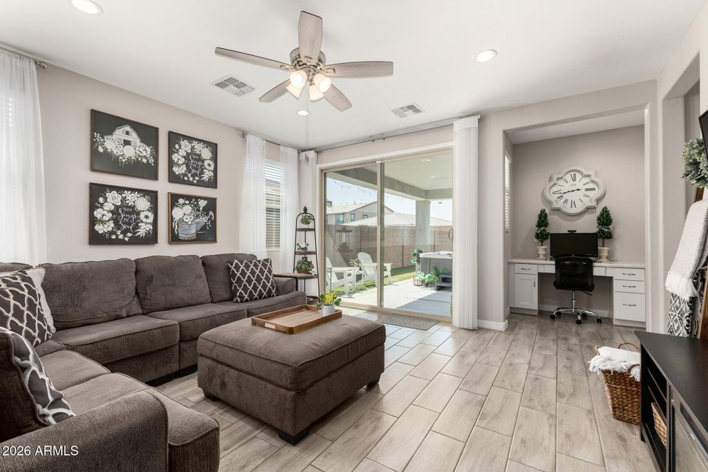 Image 11 of property listing at 19633 W MONTECITO Avenue, Litchfield Park, AZ 85340