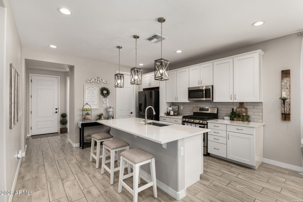Image 13 of property listing at 19633 W MONTECITO Avenue, Litchfield Park, AZ 85340