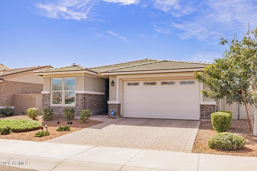 Image 2 of property listing at 19633 W MONTECITO Avenue, Litchfield Park, AZ 85340