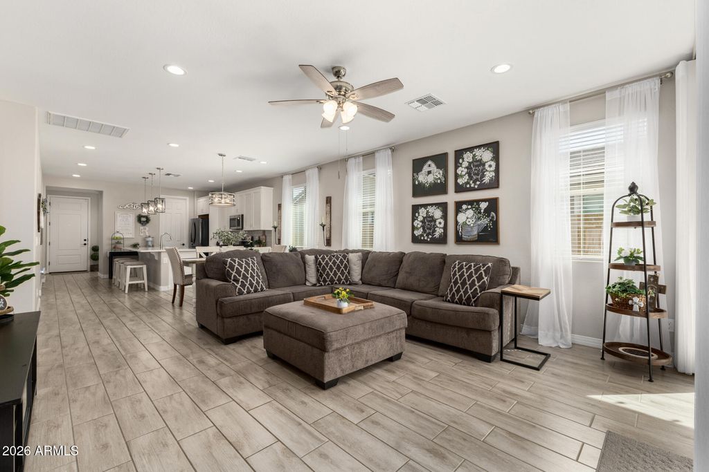 Image 4 of property listing at 19633 W MONTECITO Avenue, Litchfield Park, AZ 85340