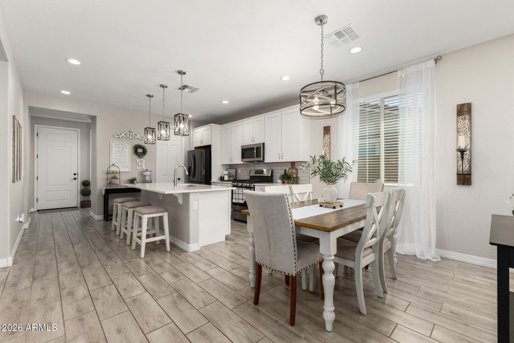 Image 6 of property listing at 19633 W MONTECITO Avenue, Litchfield Park, AZ 85340
