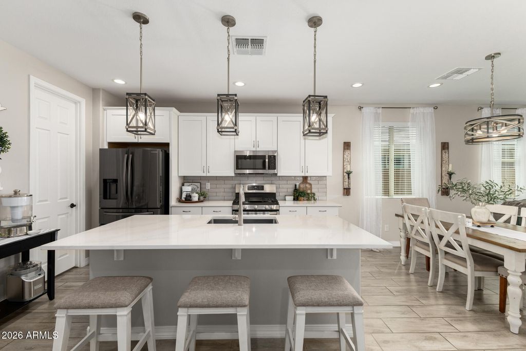Image 7 of property listing at 19633 W MONTECITO Avenue, Litchfield Park, AZ 85340