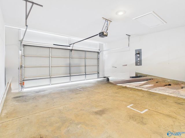 7011 NW Oakleigh Rose Drive, Huntsville, AL 35806