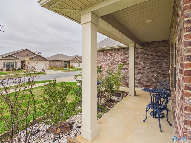 7011 NW Oakleigh Rose Drive, Huntsville, AL 35806