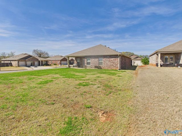 7011 NW Oakleigh Rose Drive, Huntsville, AL 35806