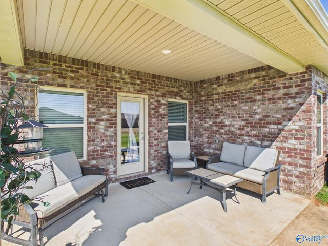 7011 NW Oakleigh Rose Drive, Huntsville, AL 35806