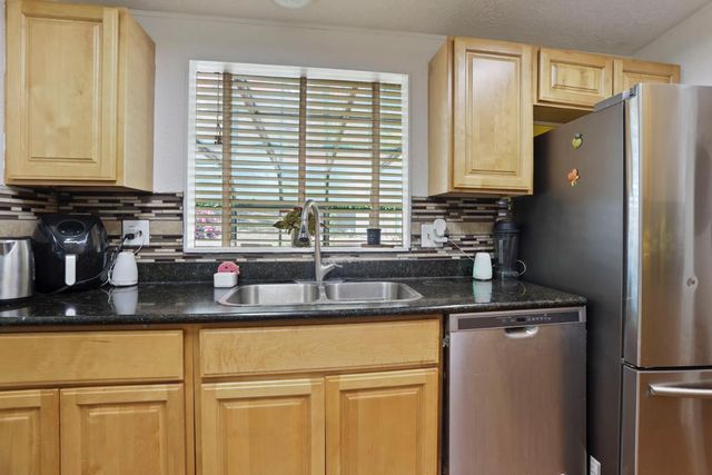 901 Quail Oaks Rd, Valley Springs, CA 95252