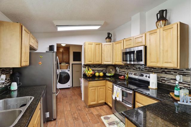 901 Quail Oaks Rd, Valley Springs, CA 95252